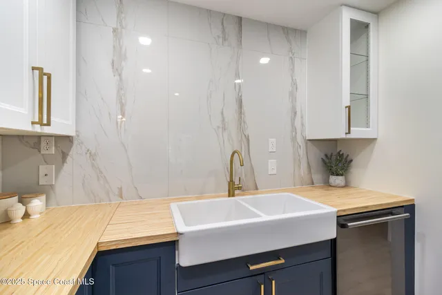 $325,000 | 165 Casseekee Trail, Melbourne Beach, FL 32951