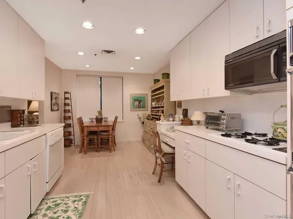 $8,500 | 123 Middle Neck Road, Unit 3045, Great Neck, NY 11021