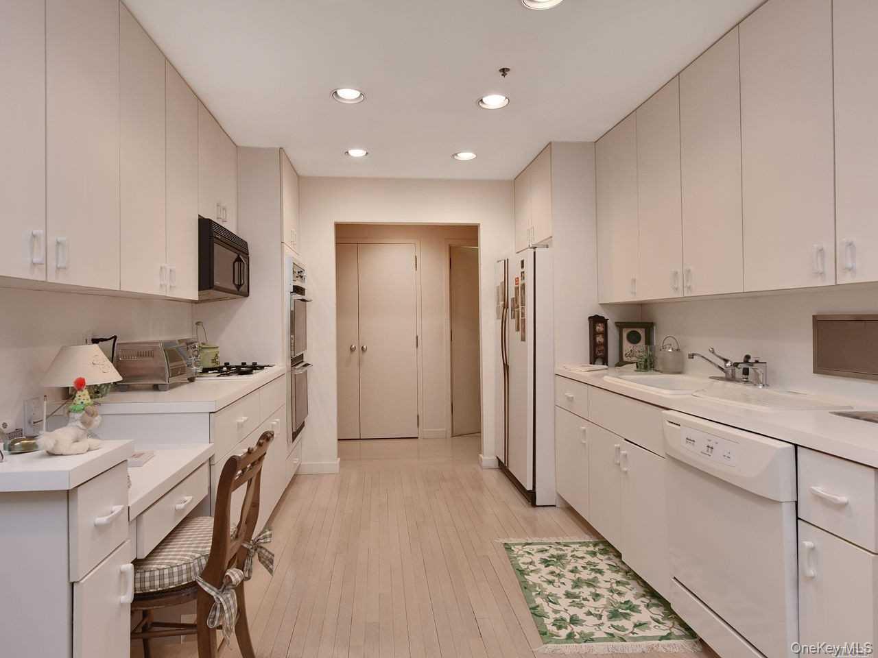 123 Middle Neck Road, Unit 3045 Great Neck, NY 11021 - Photo 10 of 20