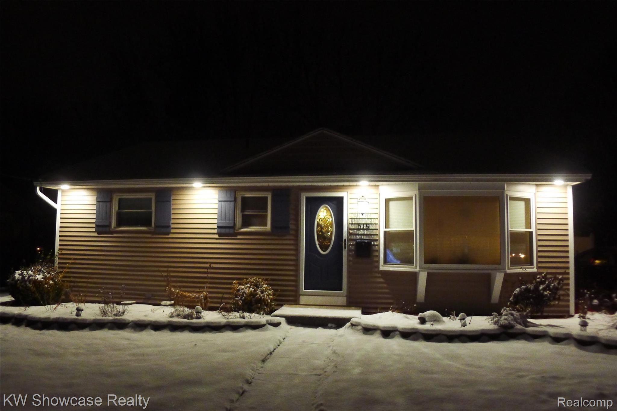 519 Byron Road Howell, MI 48843 - Photo 4 of 38 Under Soffit Lighting w/ dimmer.