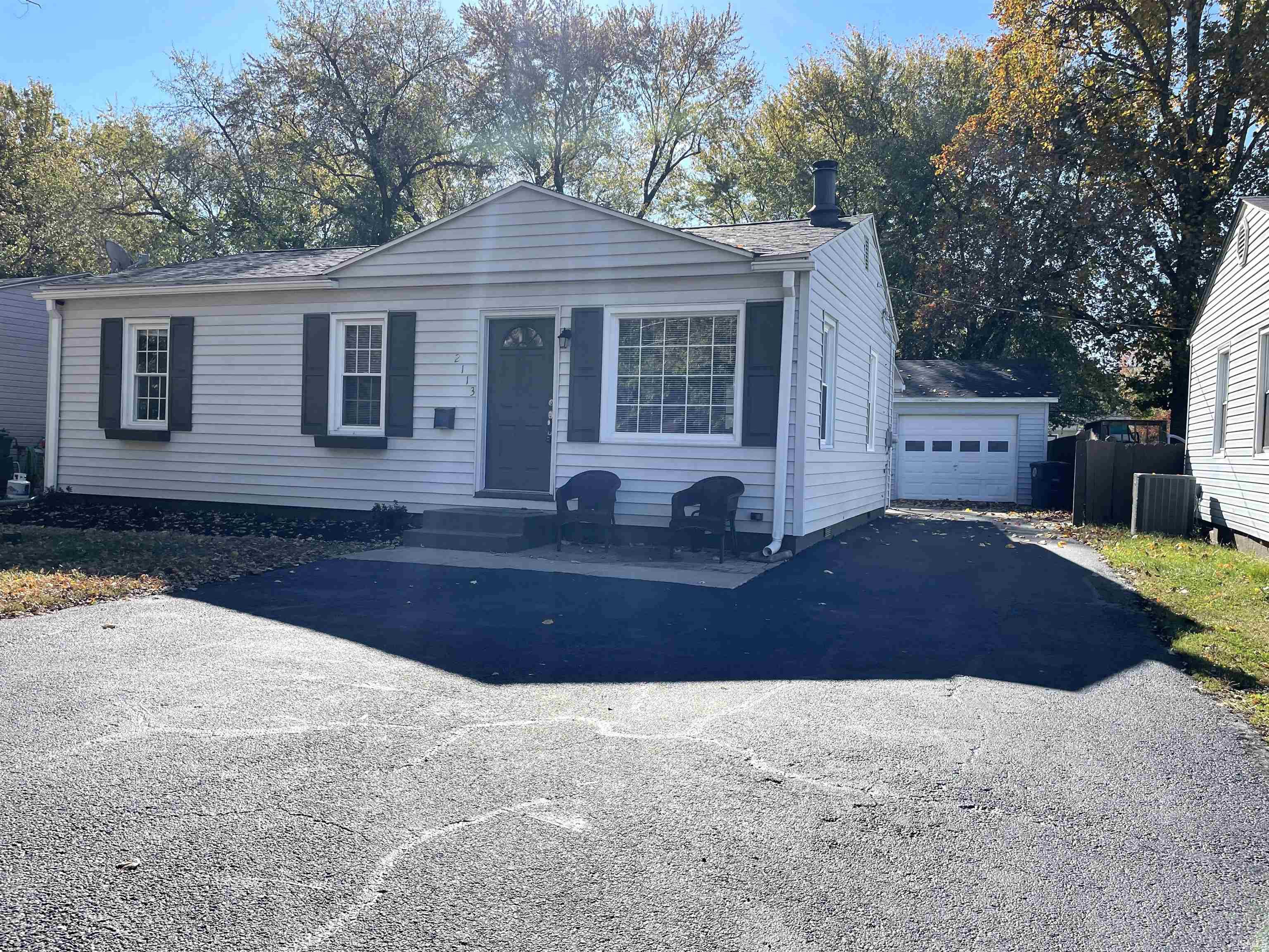 2113 Rheinhardt Avenue Evansville, IN 47714 - Photo 2 of 16