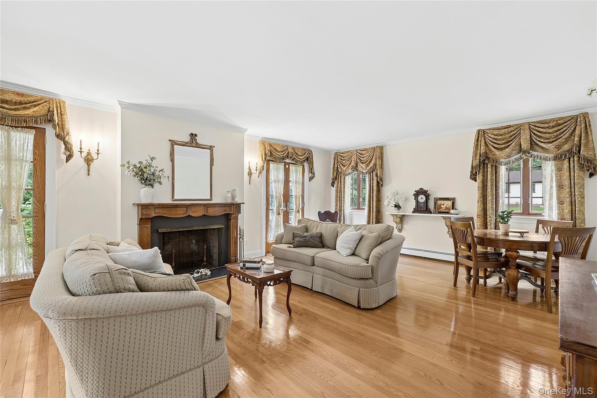 84 Luquer Road Manhasset, NY 11030 - Photo 5 of 30