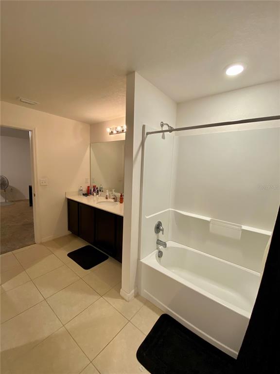 8659 Silverbell Loop Brooksville, FL 34613 - Photo 22 of 36 a bathroom with a bathtub sink vanity and mirror