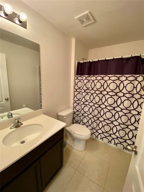 8659 Silverbell Loop Brooksville, FL 34613 - Photo 33 of 36 a bathroom with a sink and a mirror