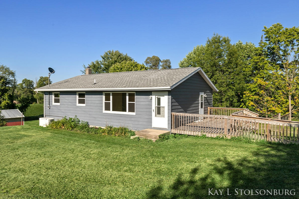 2828 Ragla Road Hastings, MI 49058 - Photo 3 of 28 IMG_1002