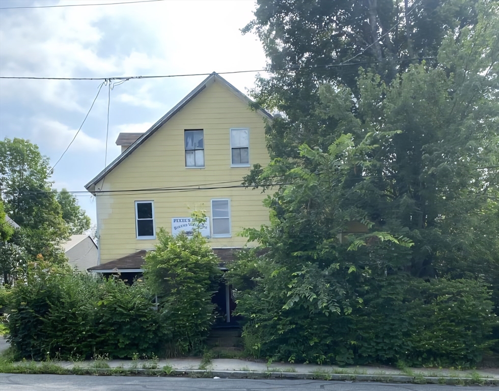 a house view with a outdoor space