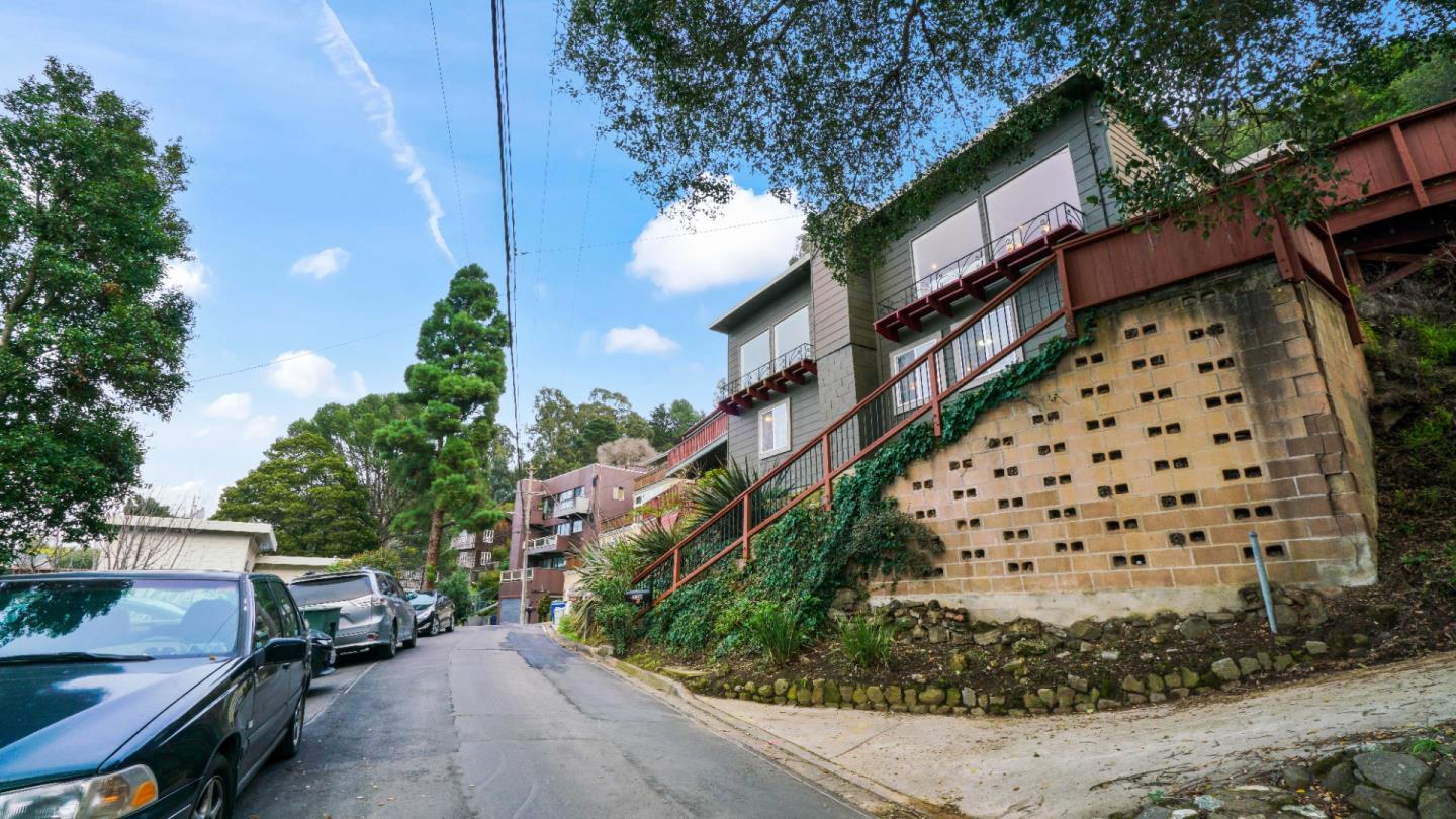 338 Kings Road Brisbane, CA 94005 - Photo 25 of 53 a backyard of a house with lots of green space