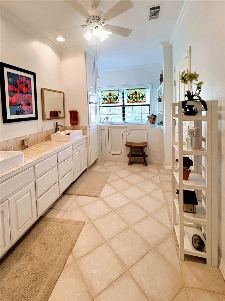 10794 Farm To Market 2159 Calvert, TX 77837 - Photo 10 of 46 Primary bathroom