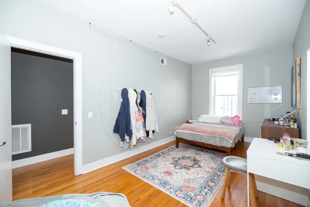 $349,000 | 1514 Elmwood Avenue, Unit 3, Evanston, IL 60201