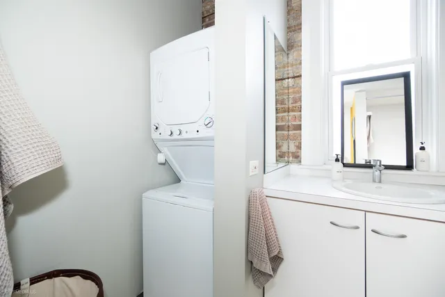 $349,000 | 1514 Elmwood Avenue, Unit 3, Evanston, IL 60201