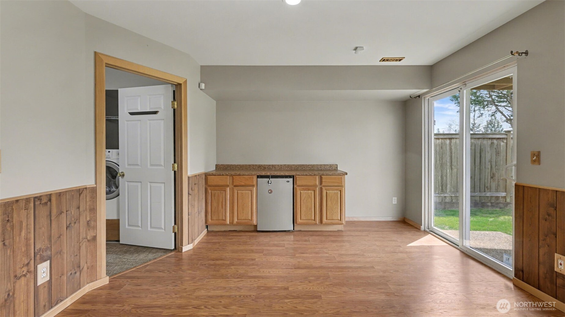 132 76th Place Southwest Everett, WA 98203 - Photo 34 of 36 an empty room with windows and closet