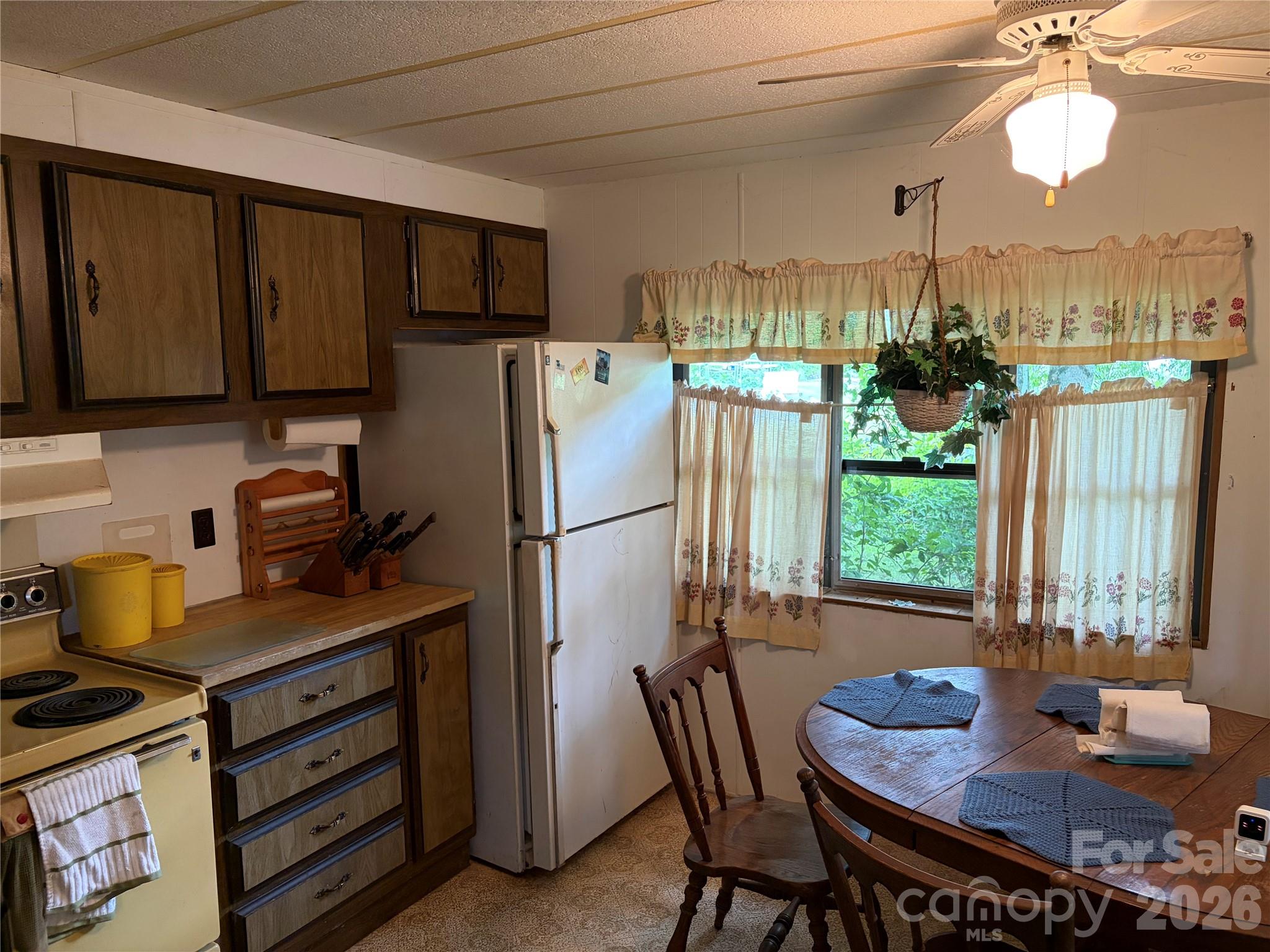 42 Country Meadows Road Burnsville, NC 28714 - Photo 16 of 43