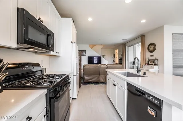 $2,695 | 128 Kimberlite Drive, Henderson, NV 89011