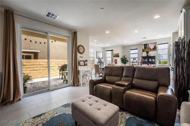 $2,695 | 128 Kimberlite Drive, Henderson, NV 89011