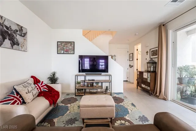 $2,695 | 128 Kimberlite Drive, Henderson, NV 89011