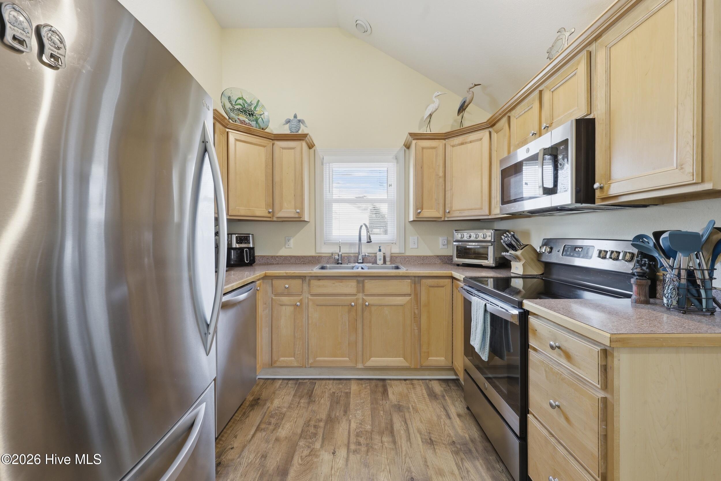 103 Captain Hobbs Court Kitty Hawk, NC 27949 - Photo 14 of 69 Kitchen