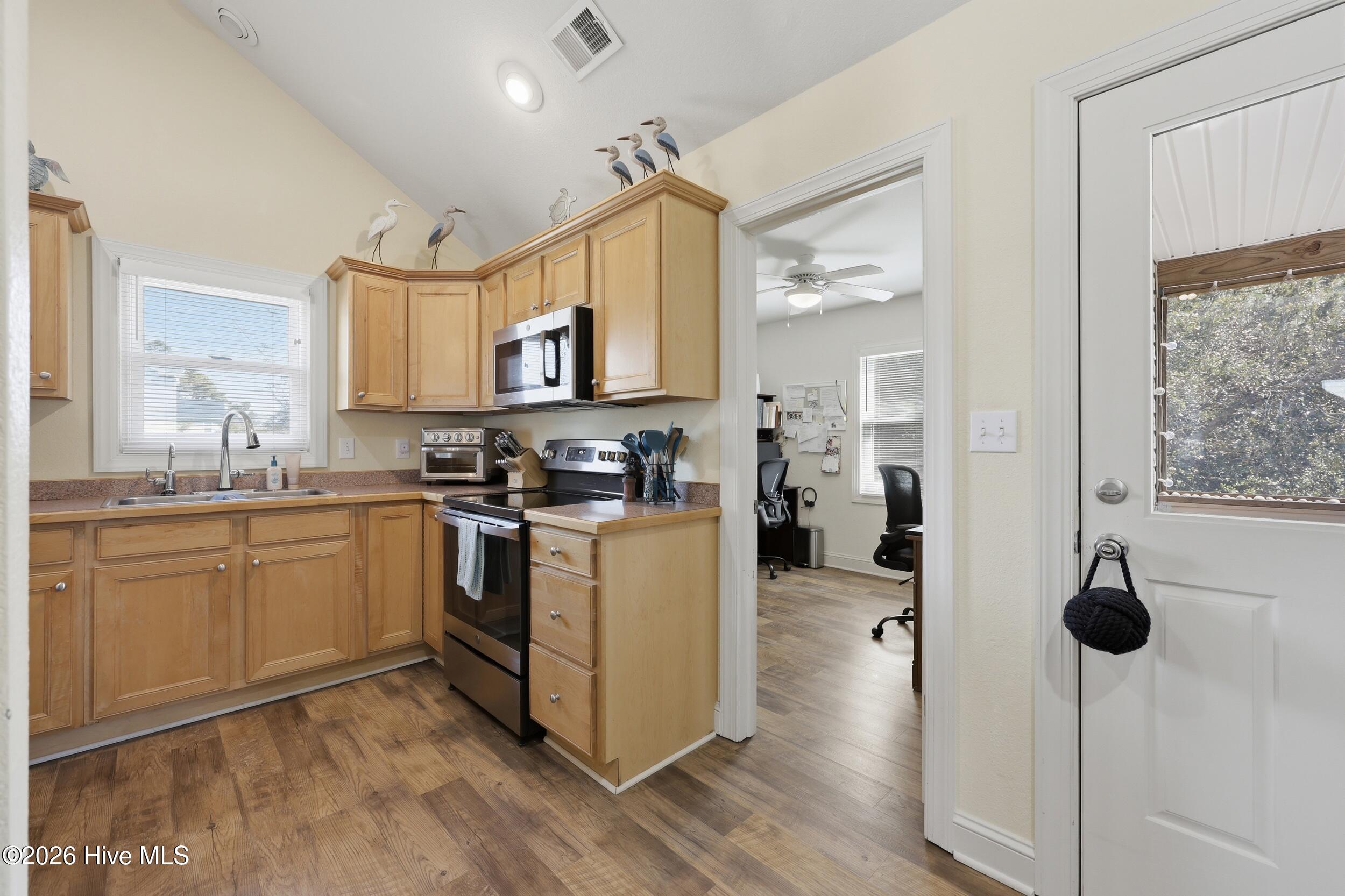 103 Captain Hobbs Court Kitty Hawk, NC 27949 - Photo 15 of 69 Kitchen