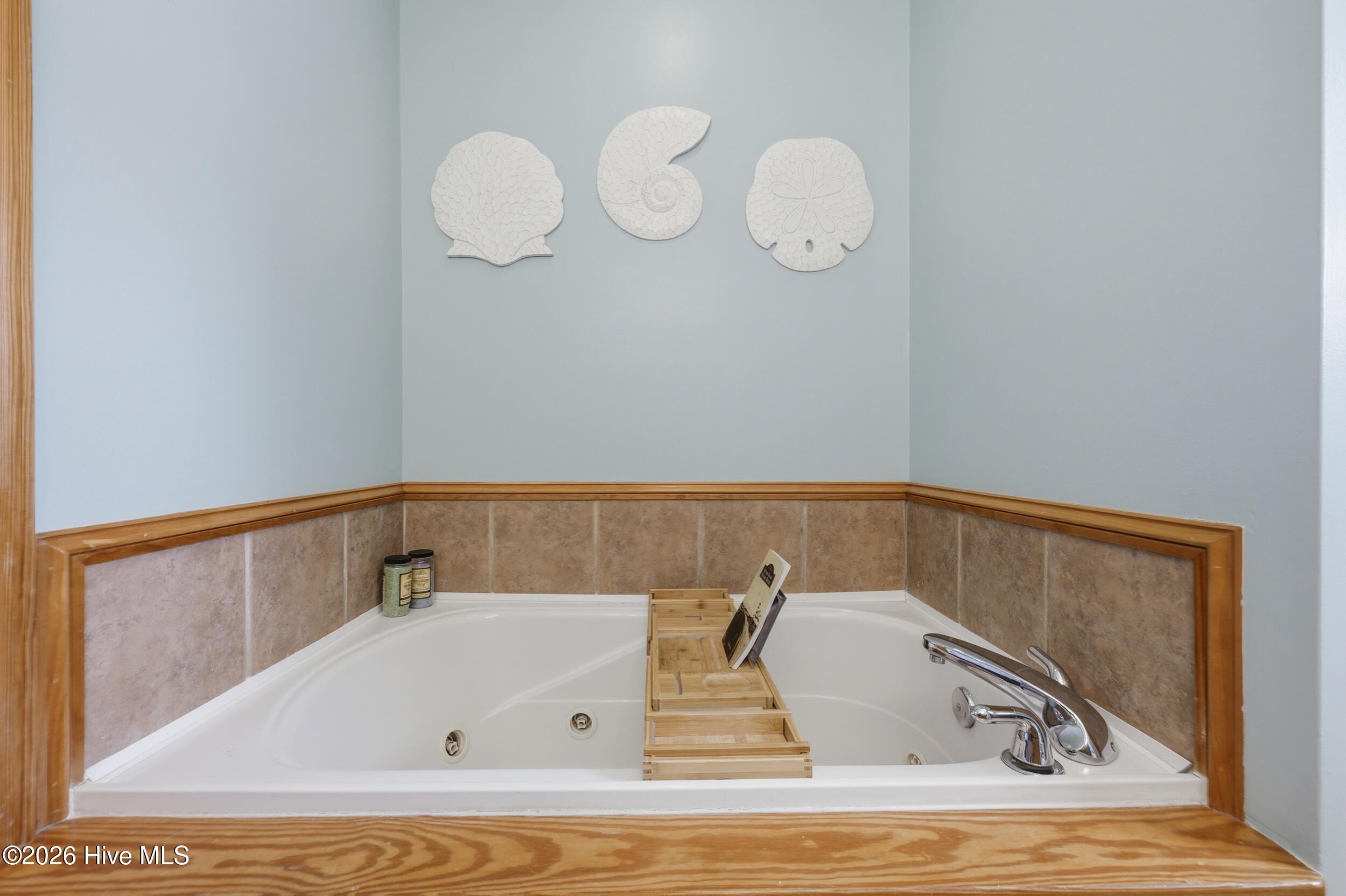 103 Captain Hobbs Court Kitty Hawk, NC 27949 - Photo 23 of 69 Primary Bath