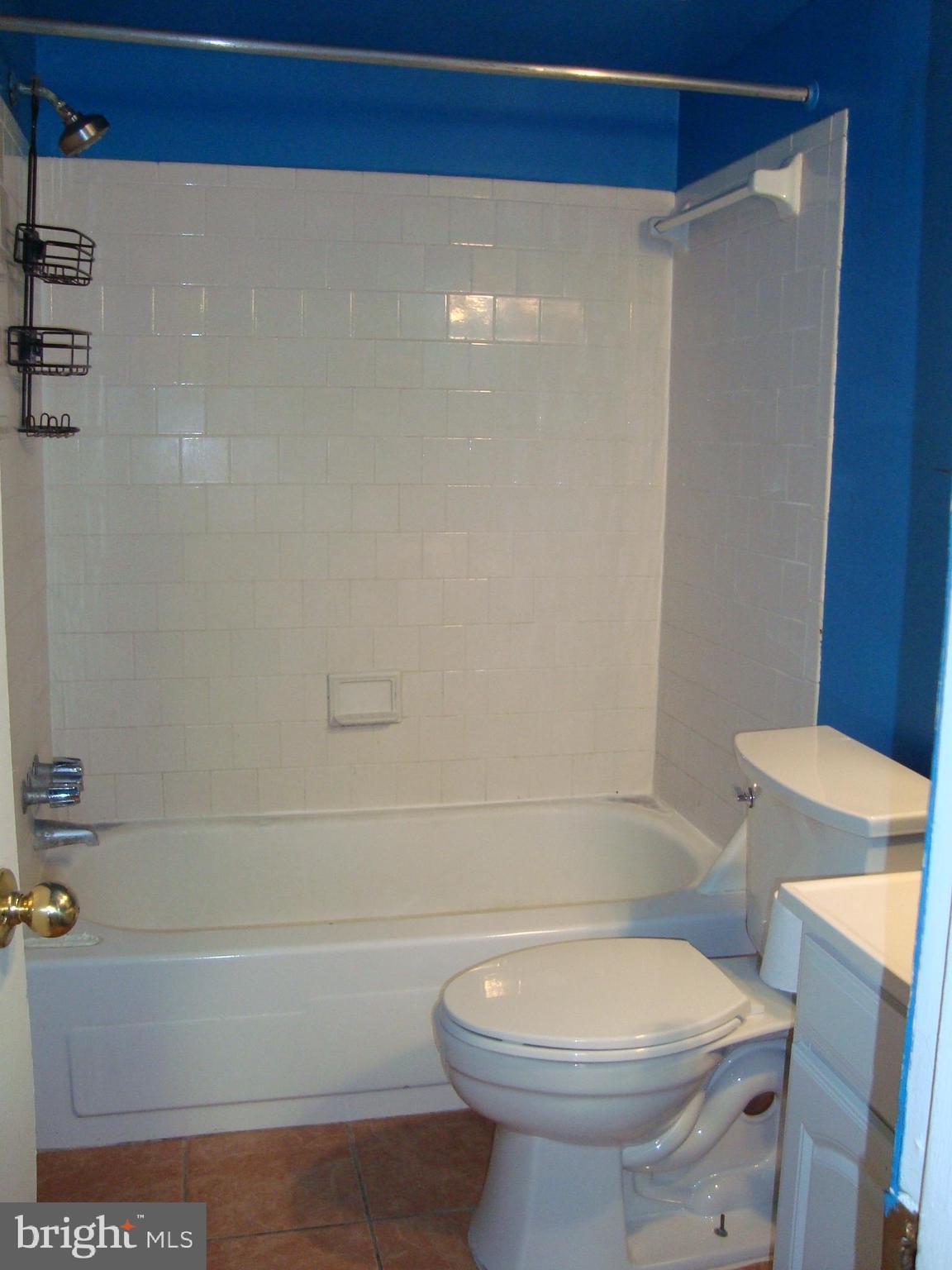 102 Duvall Lane, Unit 6202 Gaithersburg, MD 20877 - Photo 19 of 23 a bathroom with a sink a toilet and bathtub