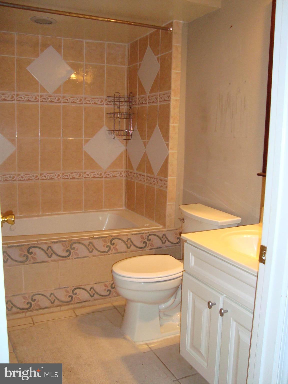 102 Duvall Lane, Unit 6202 Gaithersburg, MD 20877 - Photo 20 of 23 a bathroom with a sink toilet and shower