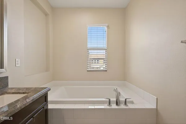 $695,000 | 11390 Citrus Drive, Unit 102, Ventura, CA 93004