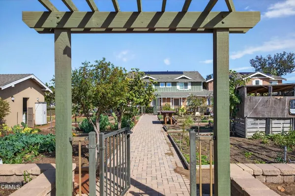 $695,000 | 11390 Citrus Drive, Unit 102, Ventura, CA 93004