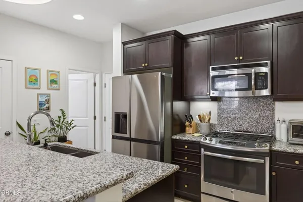 $695,000 | 11390 Citrus Drive, Unit 102, Ventura, CA 93004