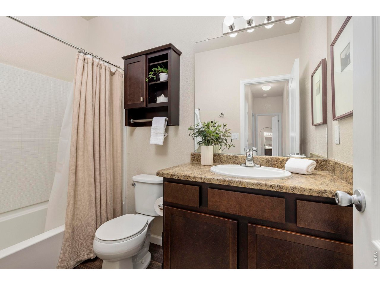 973 Ranchhand Drive Berthoud, CO 80513 - Photo 21 of 44 Main Full Bathroom