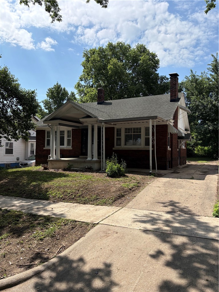 1095 East Clay Street Decatur, IL 62521 - Photo 1 of 18