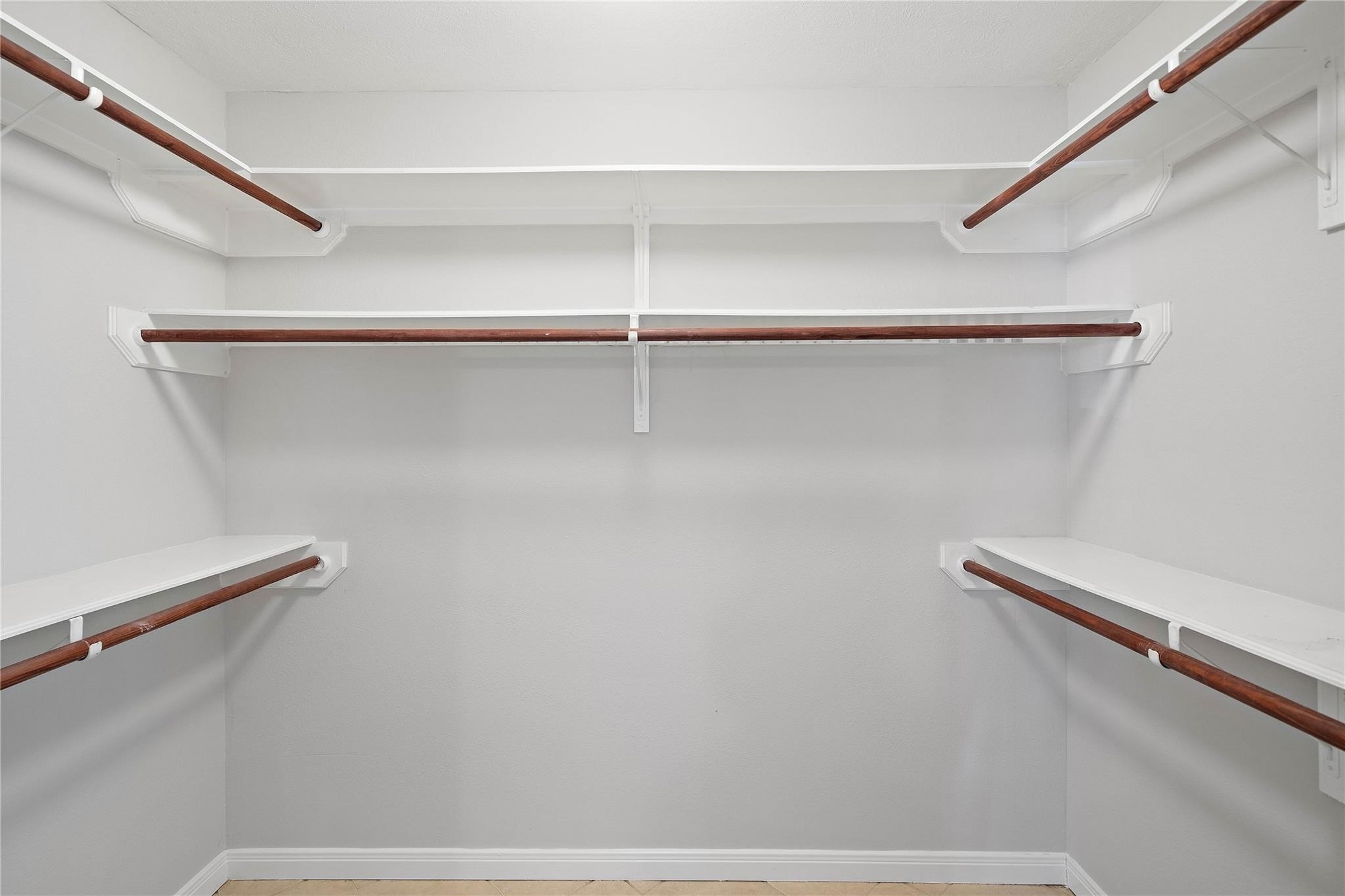 230 West 27th Street, Unit 3 Houston, TX 77008 - Photo 6 of 9 a close view of closet