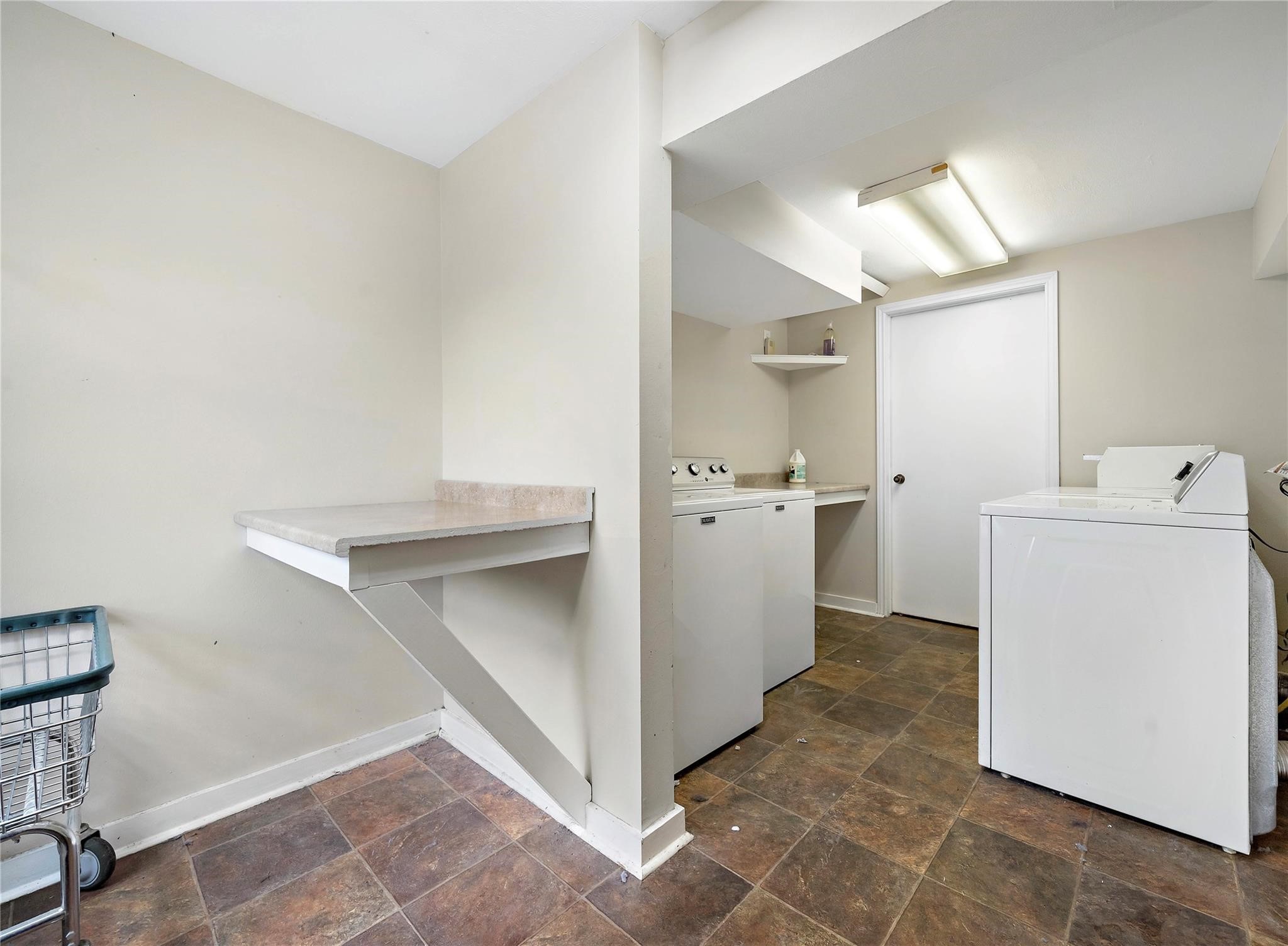 230 West 27th Street, Unit 3 Houston, TX 77008 - Photo 9 of 9 a view of utility room and closet