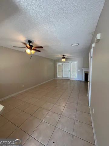 a view of empty room with window