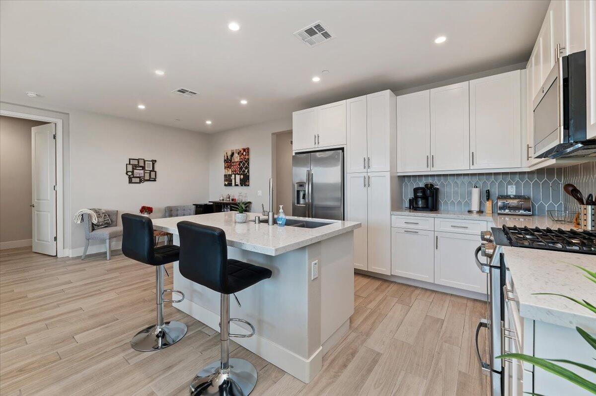 51710 Ponderosa Dr. Indio, CA 92201 - Photo 11 of 36 Tile Backsplash