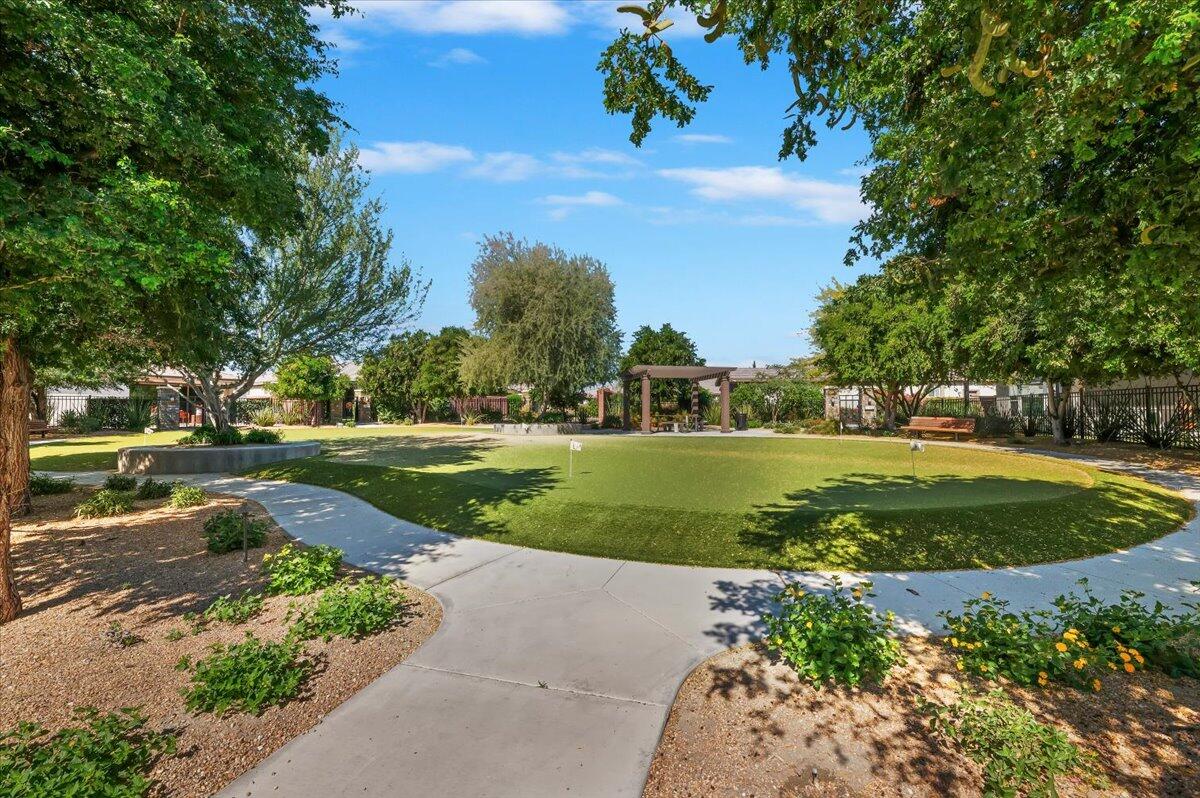 51710 Ponderosa Dr. Indio, CA 92201 - Photo 33 of 36 Community Putting Green