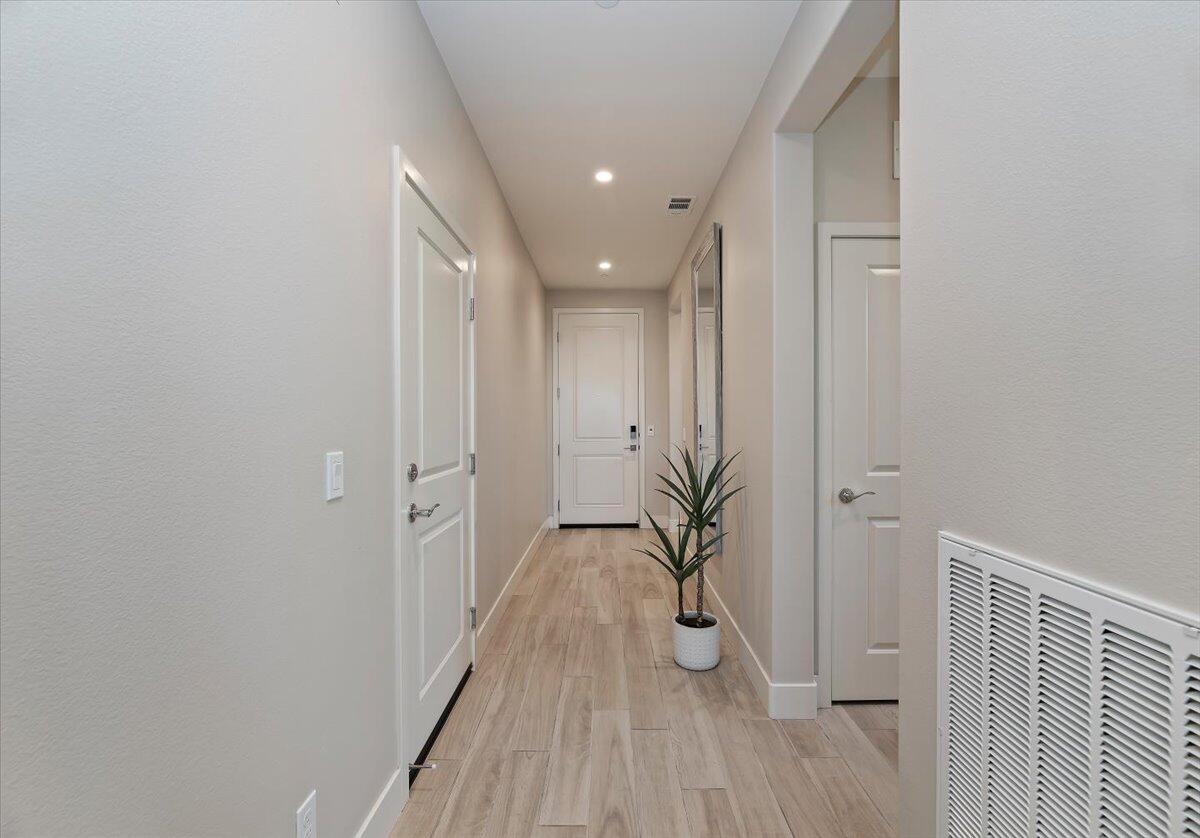 51710 Ponderosa Dr. Indio, CA 92201 - Photo 4 of 36 Entry Hallway