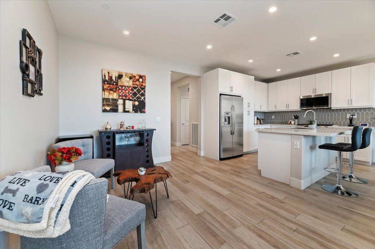 51710 Ponderosa Dr. Indio, CA 92201 - Photo 7 of 36 High Ceilings