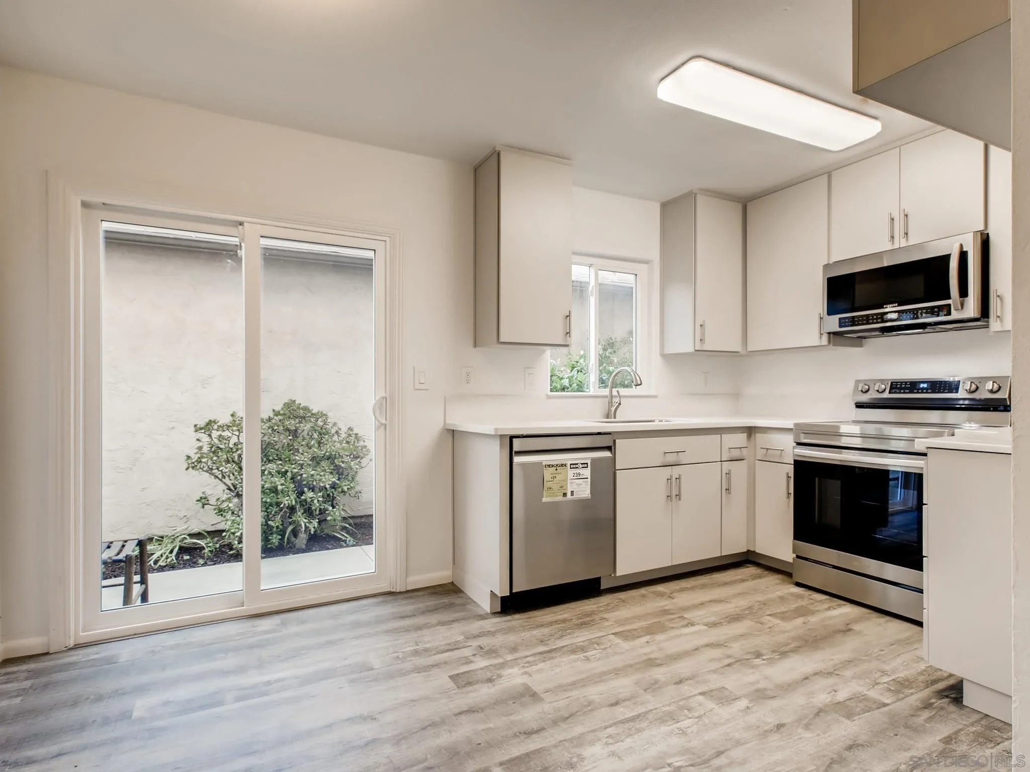 10354 Rochelle Avenue Santee, CA 92071 - Photo 7 of 21 Gallery Image 7