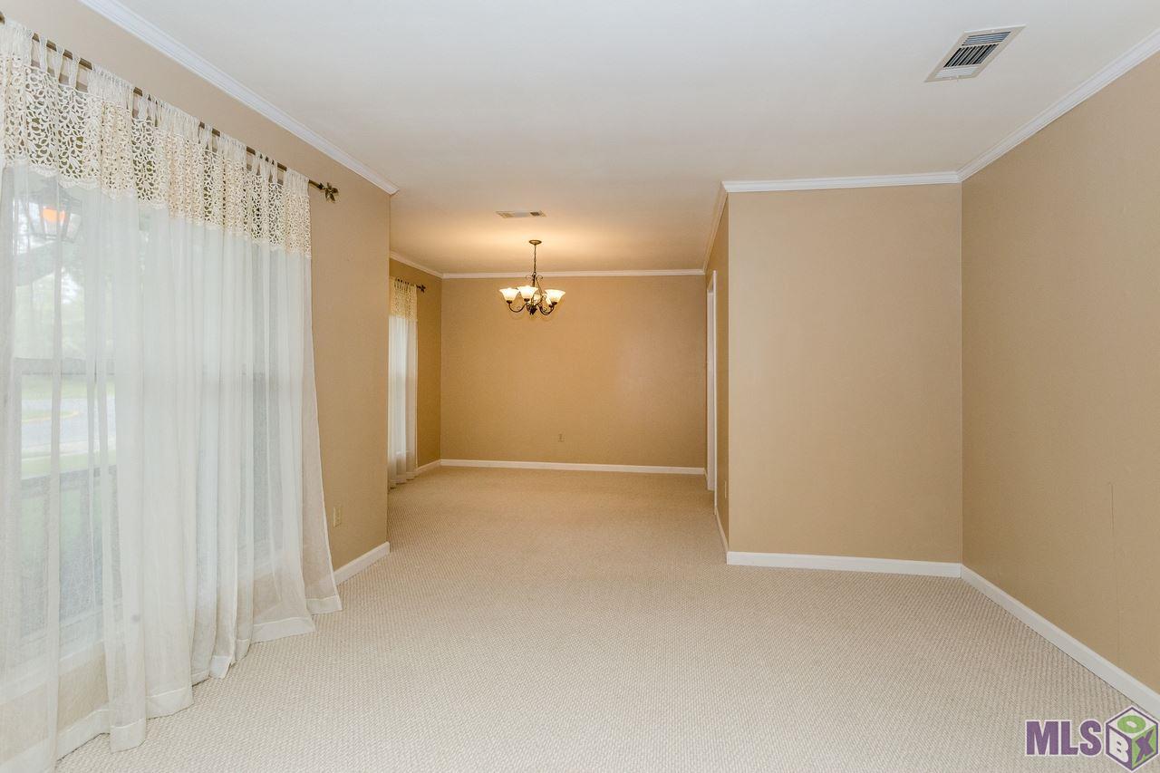 5731 Hickory Ridge Boulevard Baton Rouge, LA 70817 - Photo 3 of 31 Spacious living and dining rooms