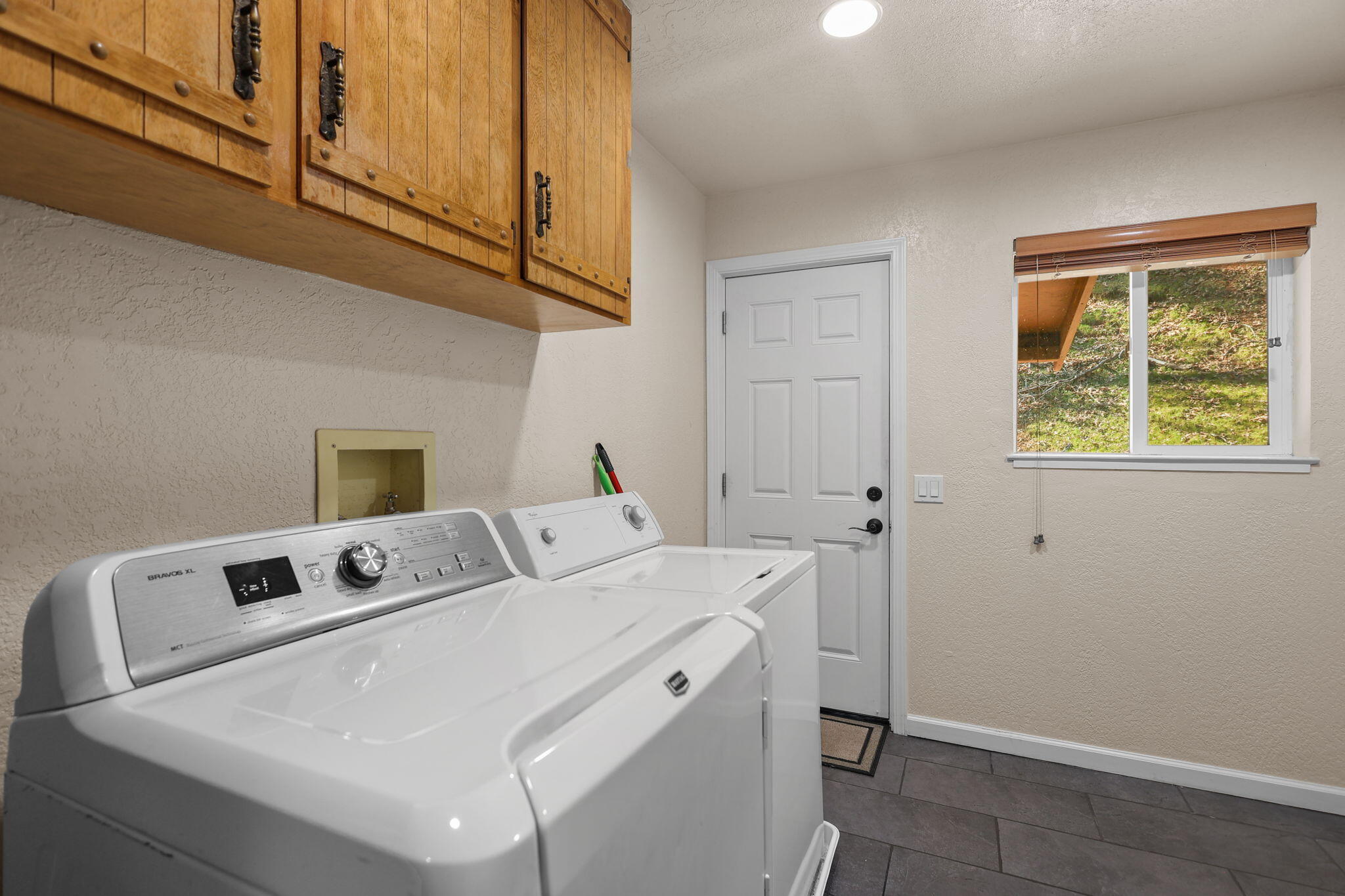 18260 Racoon Drive Lakehead, CA 96051 - Photo 16 of 23 a utility room with washer and dryer