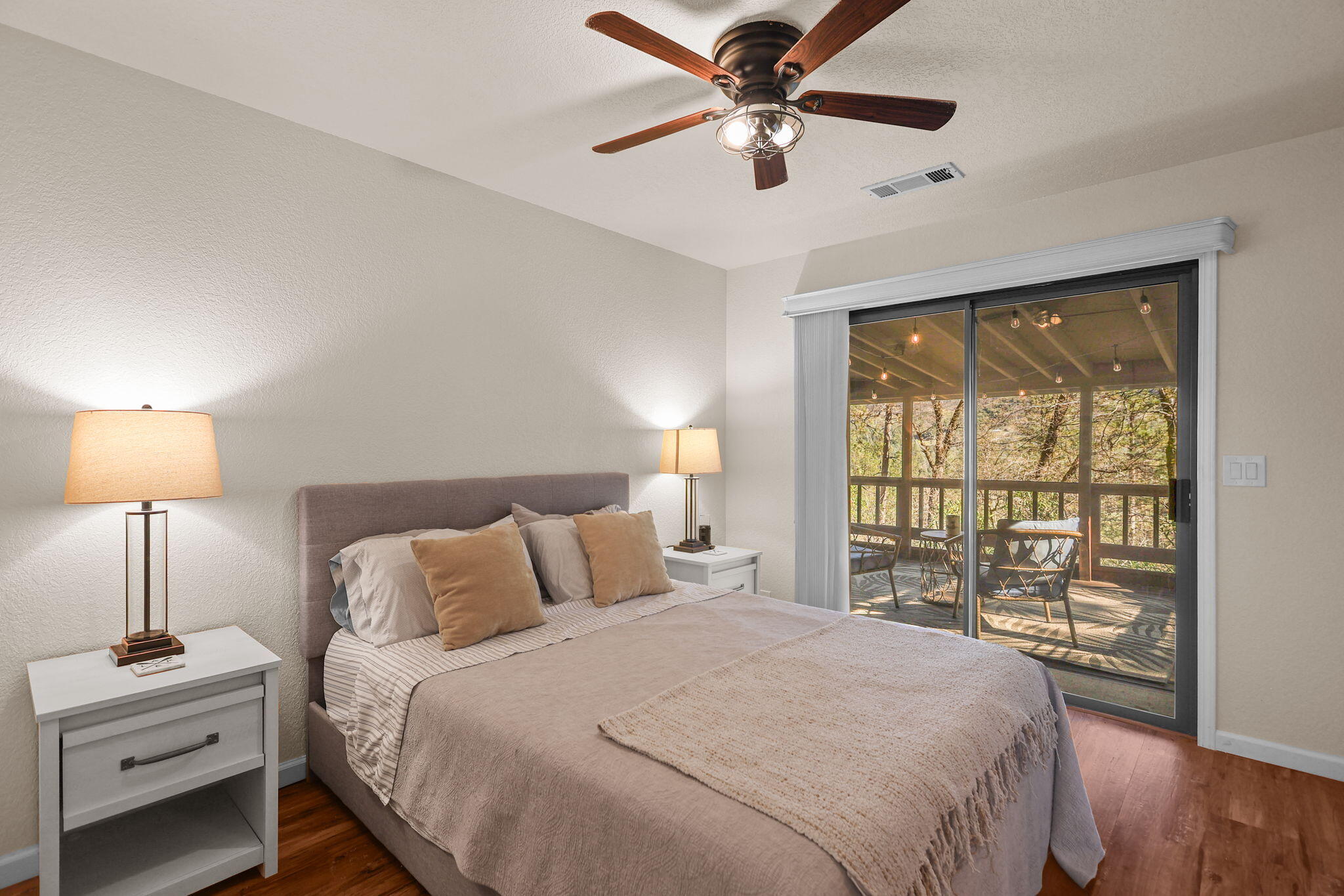18260 Racoon Drive Lakehead, CA 96051 - Photo 10 of 23 a bedroom with a bed and a lamp