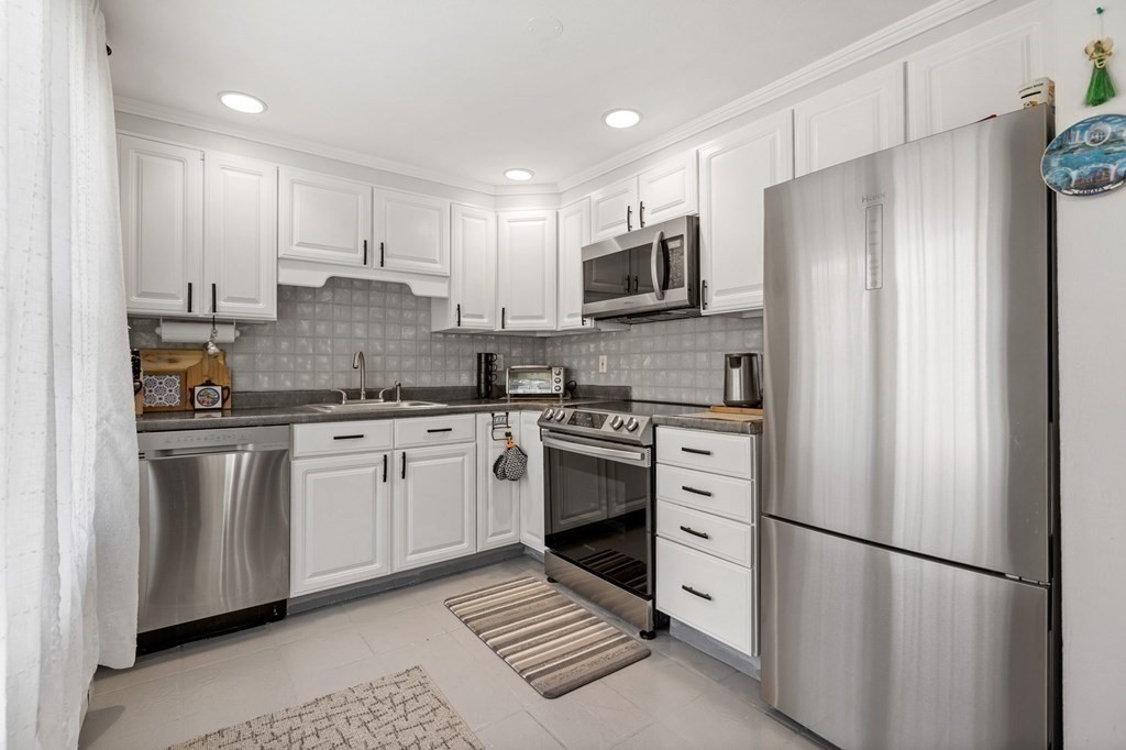 37 B Waterside Road, Unit B Marblehead, MA 01945 - Photo 8 of 20