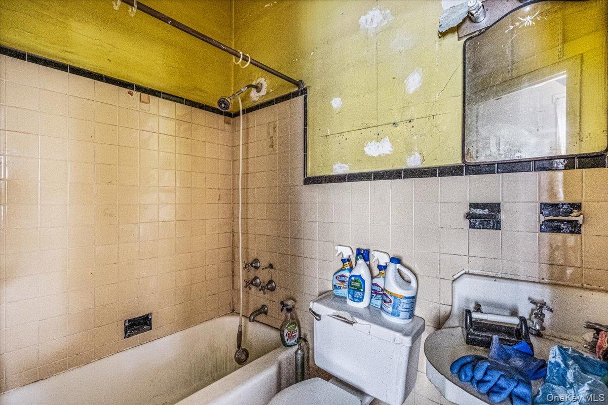 35-41 100th Street Queens, NY 11368 - Photo 16 of 36