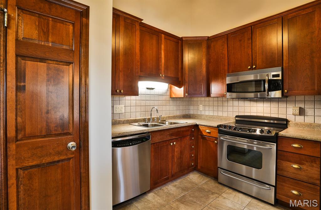 760 Woodside Trails Drive, Unit 203 Ballwin, MO 63021 - Photo 7 of 32