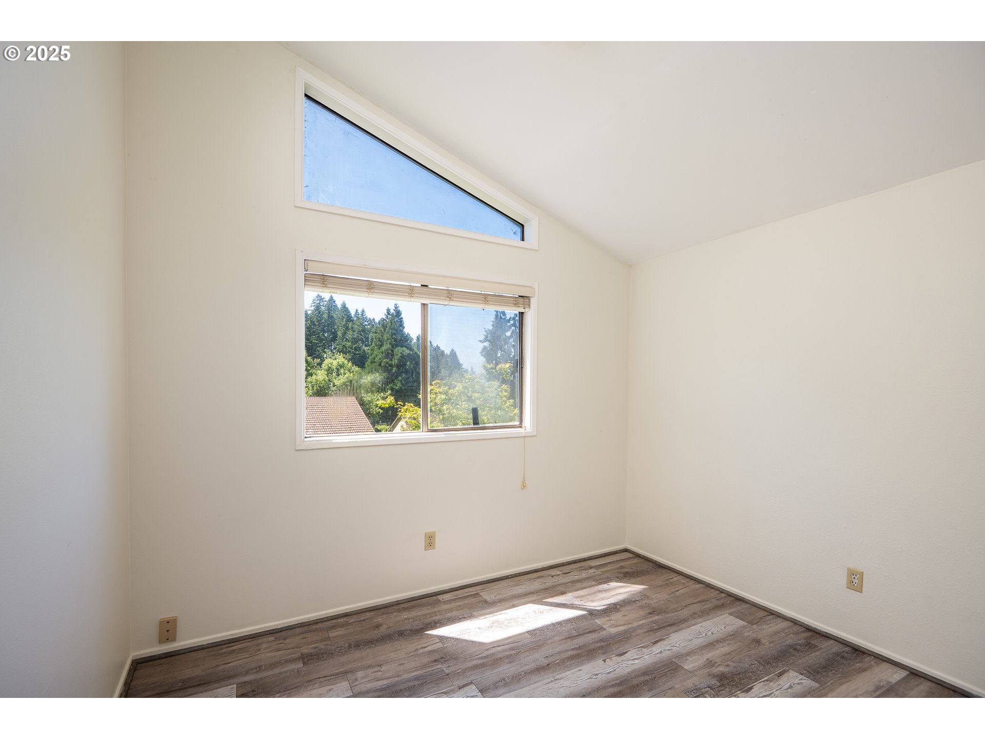 595 South 68th Place Springfield, OR 97478 - Photo 14 of 43 Bedroom