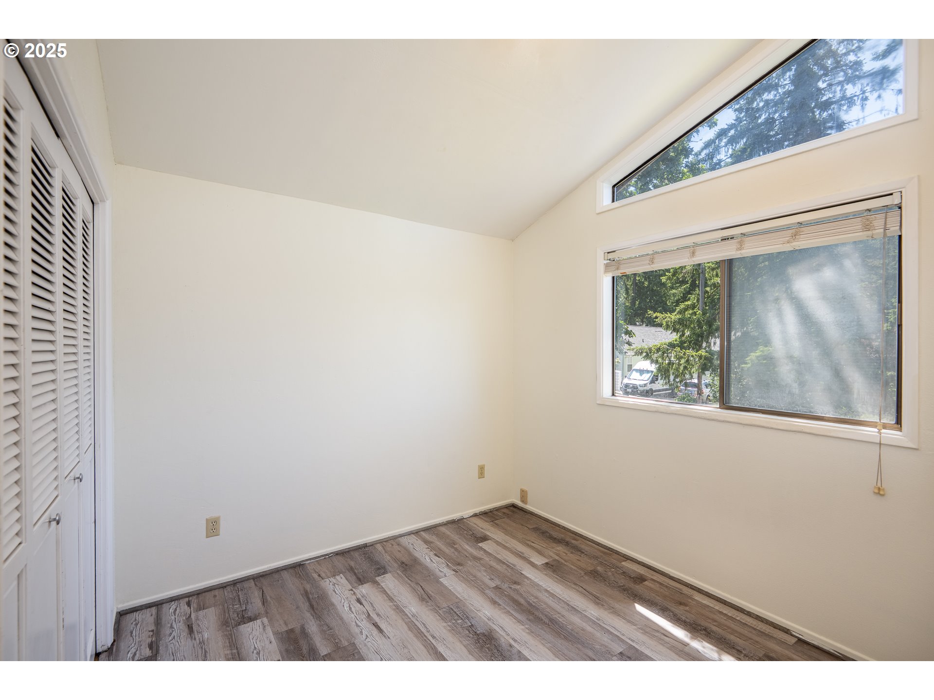 595 South 68th Place Springfield, OR 97478 - Photo 17 of 43 Bedroom