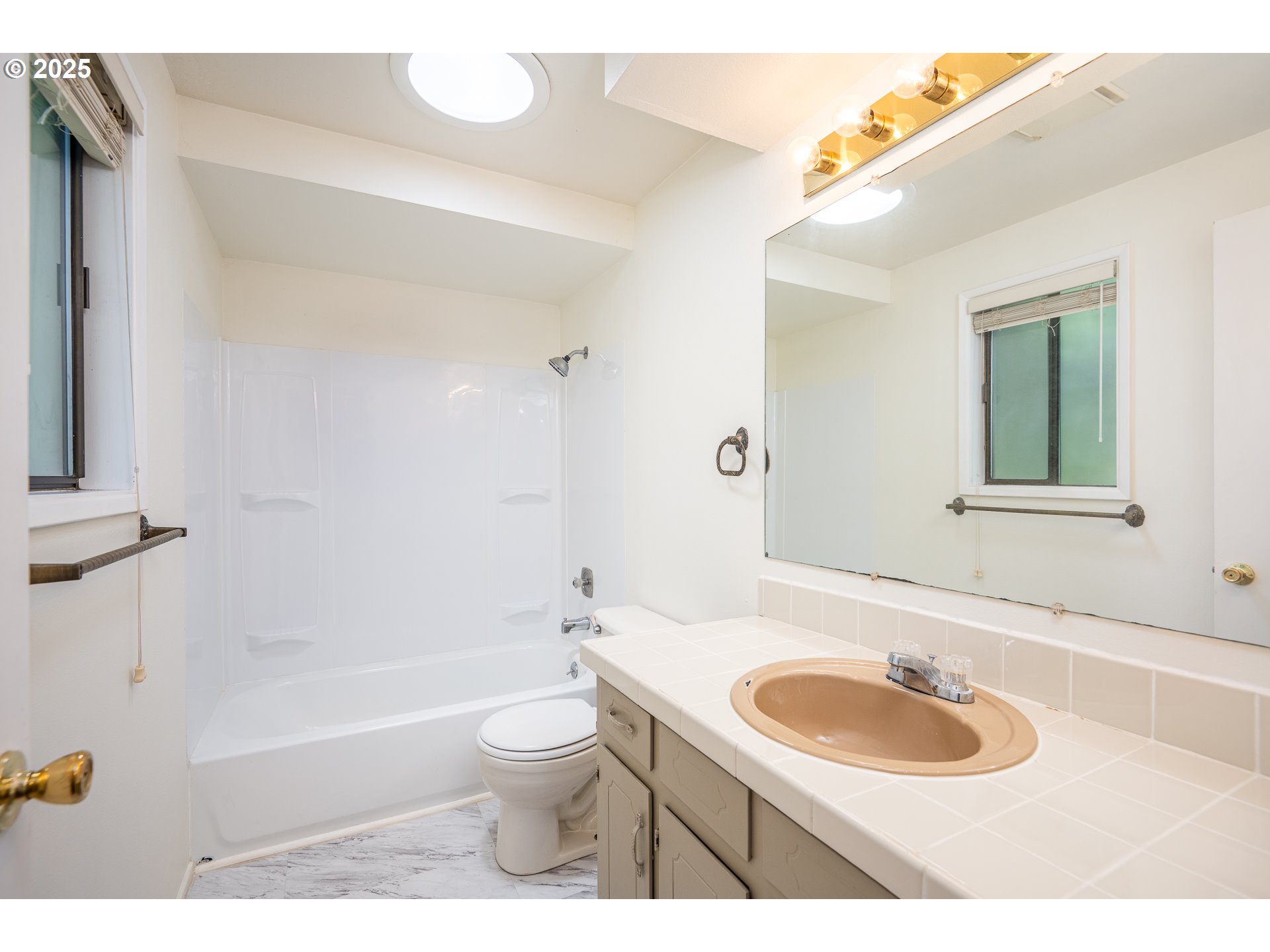 595 South 68th Place Springfield, OR 97478 - Photo 21 of 43 Primary Bedroom