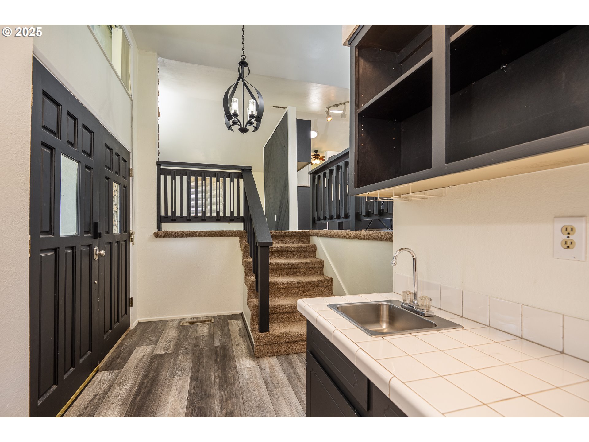 595 South 68th Place Springfield, OR 97478 - Photo 4 of 43