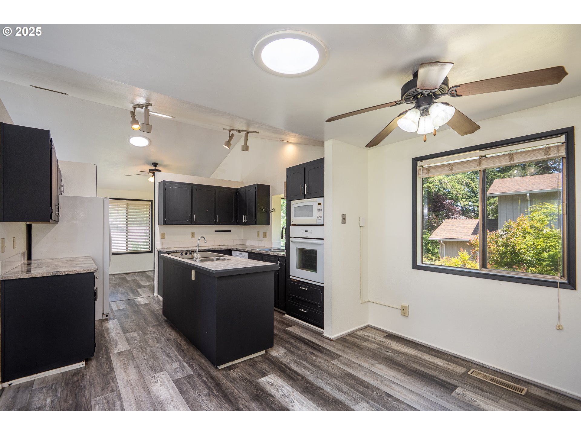 595 South 68th Place Springfield, OR 97478 - Photo 8 of 43