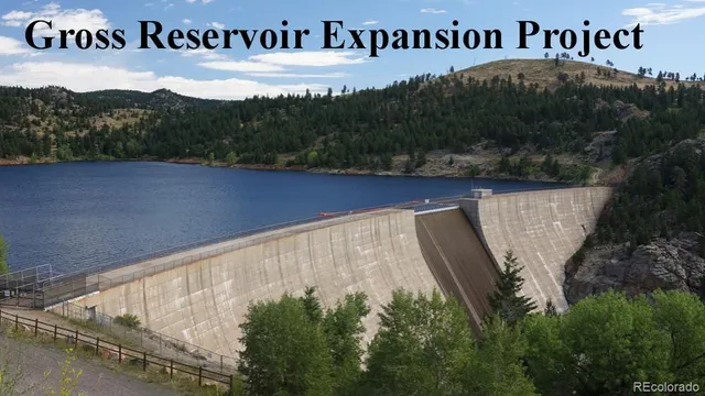 a view of a back yard