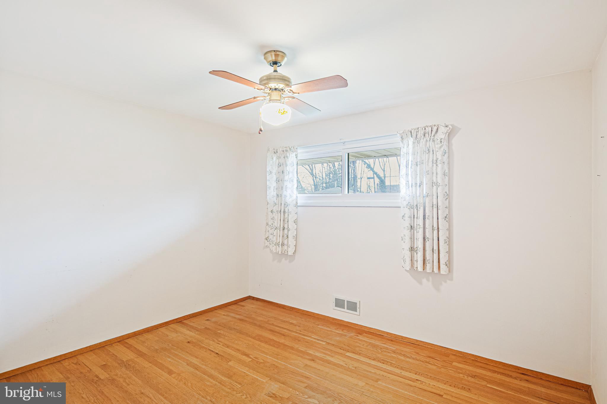 4226 Darleigh Road Nottingham, MD 21236 - Photo 5 of 25 Gallery Image 5
